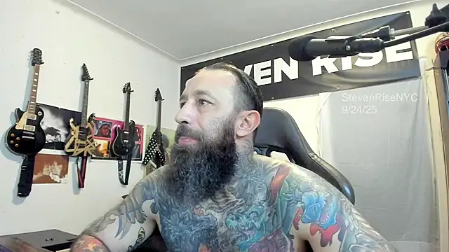 Snapshot of StevenRiseNYC chatting on September 25, 2025, 1:31 am StevenRiseNYC online show from September 25, 2025, 1:31 am