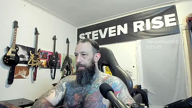 Snapshot of StevenRiseNYC chatting on September 25, 2025, 1:37 pm StevenRiseNYC online show from September 25, 2025, 1:37 pm