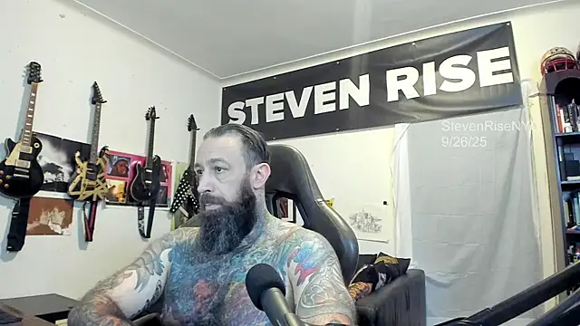 Snapshot of StevenRiseNYC chatting on September 26, 2025, 1:59 pm StevenRiseNYC online show from September 26, 2025, 1:59 pm