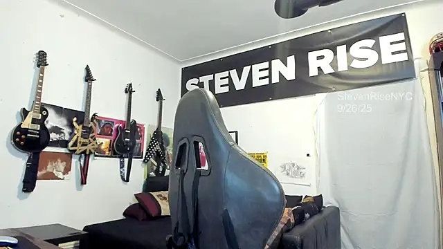 Snapshot of StevenRiseNYC chatting on September 27, 2025, 2:05 am StevenRiseNYC online show from September 27, 2025, 2:05 am