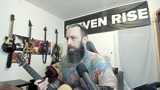 Snapshot of StevenRiseNYC chatting on October 1, 2025, 1:39 pm StevenRiseNYC online show from October 1, 2025, 1:39 pm