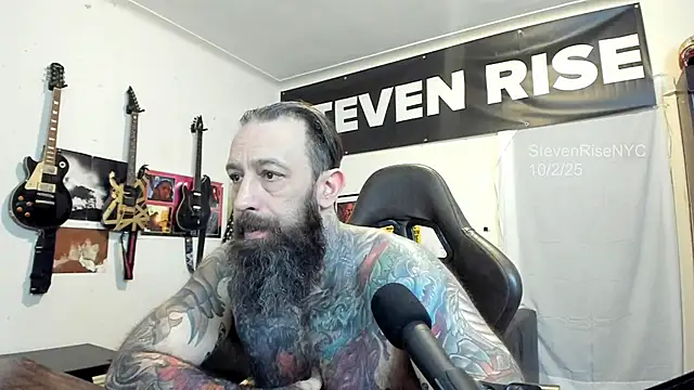 Snapshot of StevenRiseNYC chatting on October 2, 2025, 2:13 pm StevenRiseNYC online show from October 2, 2025, 2:13 pm