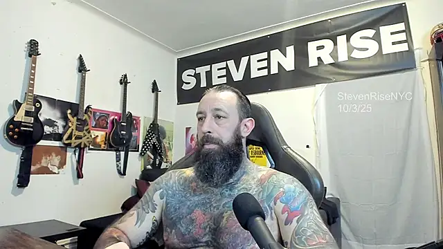 Snapshot of StevenRiseNYC chatting on October 3, 2025, 10:51 pm StevenRiseNYC online show from October 3, 2025, 10:51 pm