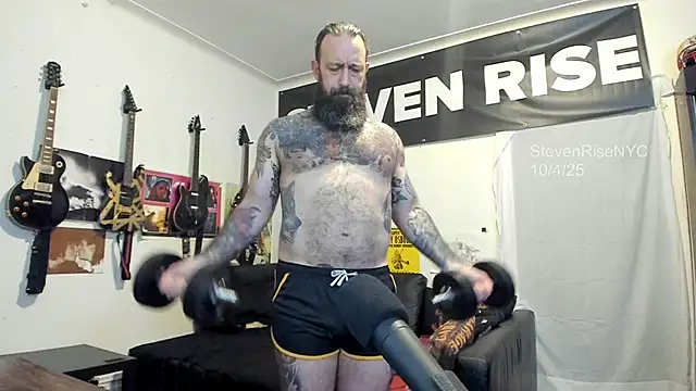 Snapshot of StevenRiseNYC chatting on October 6, 2025, 12:19 am StevenRiseNYC online show from October 6, 2025, 12:19 am