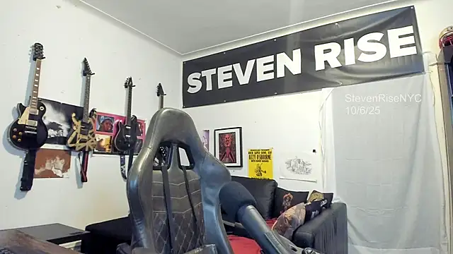 Snapshot of StevenRiseNYC chatting on October 7, 2025, 11:13 pm StevenRiseNYC online show from October 7, 2025, 11:13 pm
