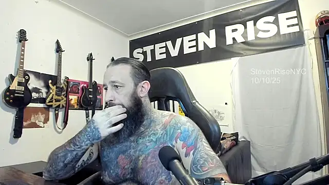 Snapshot of StevenRiseNYC chatting on October 10, 2025, 10:09 pm StevenRiseNYC online show from October 10, 2025, 10:09 pm
