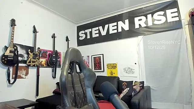Snapshot of StevenRiseNYC chatting on October 13, 2025, 12:21 am StevenRiseNYC online show from October 13, 2025, 12:21 am