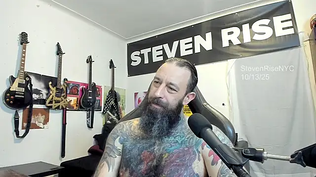 Snapshot of StevenRiseNYC chatting on October 13, 2025, 12:27 pm StevenRiseNYC online show from October 13, 2025, 12:27 pm