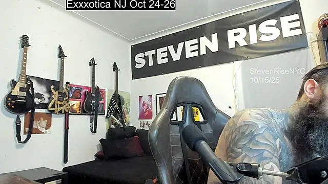 Snapshot of StevenRiseNYC chatting on October 15, 2025, 1:00 pm StevenRiseNYC online show from October 15, 2025, 1:00 pm