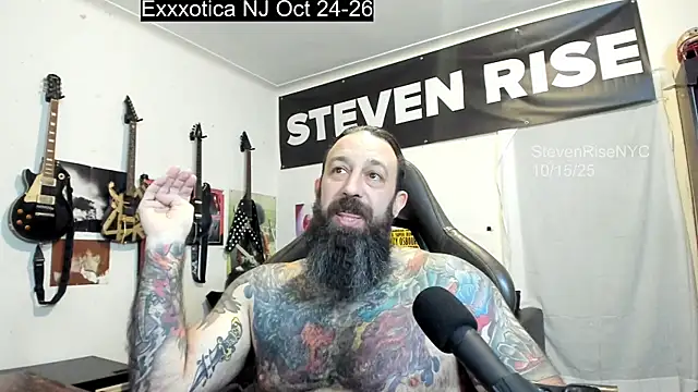 Snapshot of StevenRiseNYC chatting on October 16, 2025, 1:06 am StevenRiseNYC online show from October 16, 2025, 1:06 am