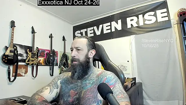 Snapshot of StevenRiseNYC chatting on October 17, 2025, 1:20 am StevenRiseNYC online show from October 17, 2025, 1:20 am