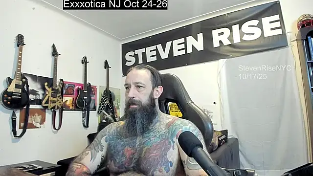 Snapshot of StevenRiseNYC chatting on October 17, 2025, 1:25 pm StevenRiseNYC online show from October 17, 2025, 1:25 pm