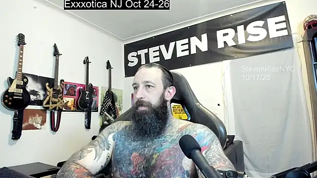 Snapshot of StevenRiseNYC chatting on October 18, 2025, 1:52 am StevenRiseNYC online show from October 18, 2025, 1:52 am