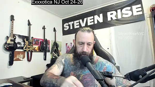 Snapshot of StevenRiseNYC chatting on October 18, 2025, 8:31 pm StevenRiseNYC online show from October 18, 2025, 8:31 pm