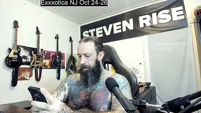 Snapshot of StevenRiseNYC chatting on October 19, 2025, 11:44 am StevenRiseNYC online show from October 19, 2025, 11:44 am