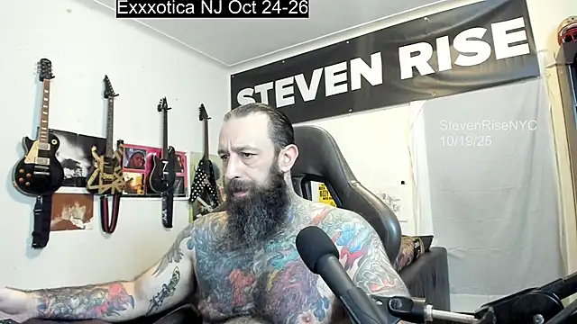 Snapshot of StevenRiseNYC chatting on October 19, 2025, 11:49 pm StevenRiseNYC online show from October 19, 2025, 11:49 pm