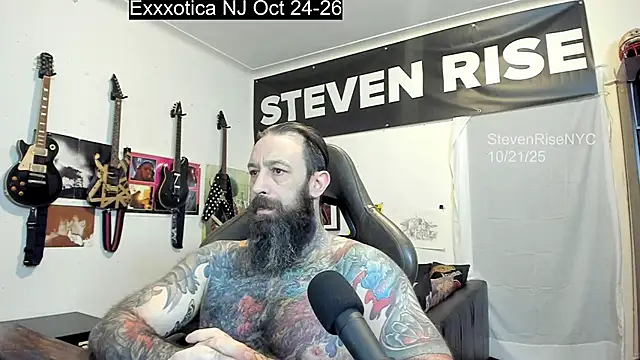 Snapshot of StevenRiseNYC chatting on October 21, 2025, 12:06 pm StevenRiseNYC online show from October 21, 2025, 12:06 pm