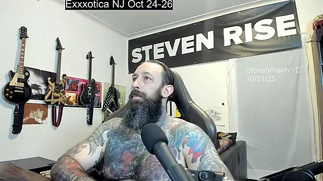 Snapshot of StevenRiseNYC chatting on October 22, 2025, 12:11 am StevenRiseNYC online show from October 22, 2025, 12:11 am