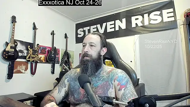 Snapshot of StevenRiseNYC chatting on October 22, 2025, 12:38 pm StevenRiseNYC online show from October 22, 2025, 12:38 pm