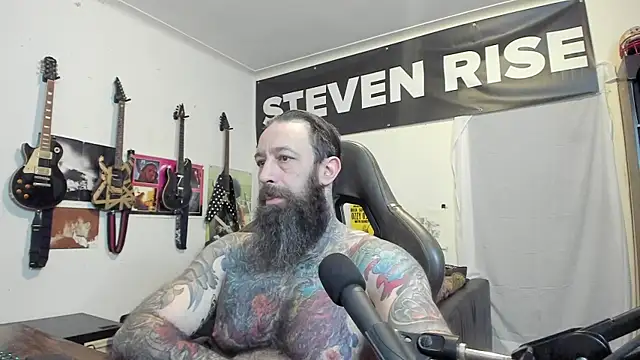 Snapshot of StevenRiseNYC chatting on October 28, 2025, 12:30 pm StevenRiseNYC online show from October 28, 2025, 12:30 pm