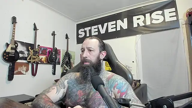 Snapshot of StevenRiseNYC chatting on October 29, 2025, 12:35 am StevenRiseNYC online show from October 29, 2025, 12:35 am