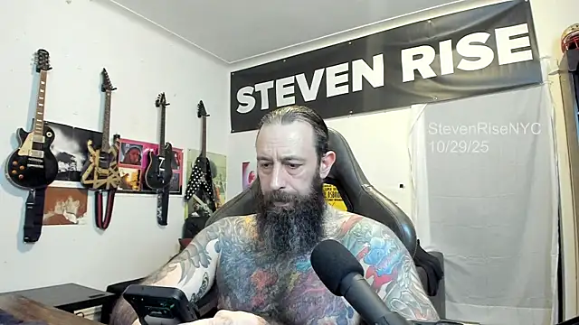 Snapshot of StevenRiseNYC chatting on October 30, 2025, 1:07 am StevenRiseNYC online show from October 30, 2025, 1:07 am