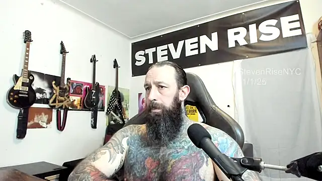 Snapshot of StevenRiseNYC chatting on November 1, 2025, 9:17 pm StevenRiseNYC online show from November 1, 2025, 9:17 pm