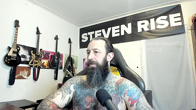 Snapshot of StevenRiseNYC chatting on November 3, 2025, 1:23 pm StevenRiseNYC online show from November 3, 2025, 1:23 pm