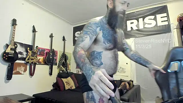 Snapshot of StevenRiseNYC chatting on November 4, 2025, 1:27 am StevenRiseNYC online show from November 4, 2025, 1:27 am