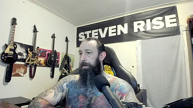 Snapshot of StevenRiseNYC chatting on November 4, 2025, 1:32 pm StevenRiseNYC online show from November 4, 2025, 1:32 pm