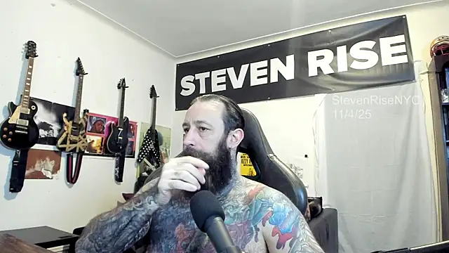 Snapshot of StevenRiseNYC chatting on November 5, 2025, 1:38 am StevenRiseNYC online show from November 5, 2025, 1:38 am