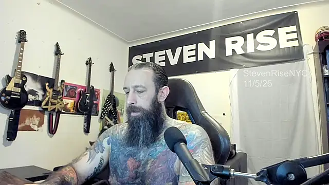 Snapshot of StevenRiseNYC chatting on November 5, 2025, 1:44 pm StevenRiseNYC online show from November 5, 2025, 1:44 pm