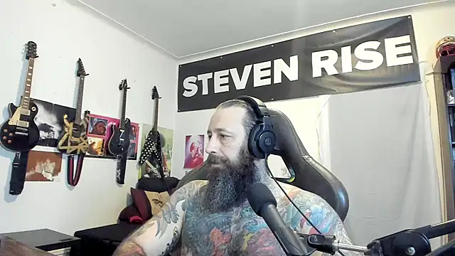 Snapshot of StevenRiseNYC chatting on November 6, 2025, 1:50 am StevenRiseNYC online show from November 6, 2025, 1:50 am