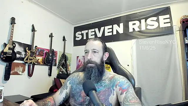 Snapshot of StevenRiseNYC chatting on November 6, 2025, 1:56 pm StevenRiseNYC online show from November 6, 2025, 1:56 pm