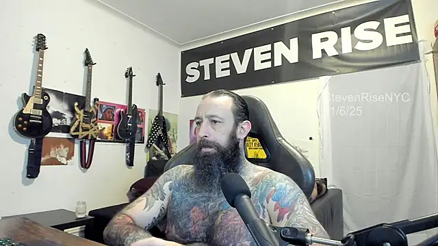Snapshot of StevenRiseNYC chatting on November 7, 2025, 3:06 am StevenRiseNYC online show from November 7, 2025, 3:06 am