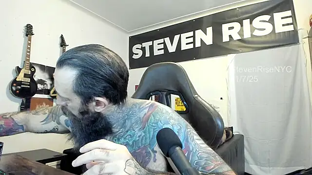 Snapshot of StevenRiseNYC chatting on November 7, 2025, 3:12 pm StevenRiseNYC online show from November 7, 2025, 3:12 pm