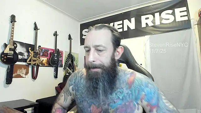 Snapshot of StevenRiseNYC chatting on November 8, 2025, 3:18 am StevenRiseNYC online show from November 8, 2025, 3:18 am