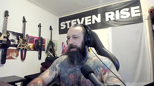 Snapshot of StevenRiseNYC chatting on November 8, 2025, 5:45 pm StevenRiseNYC online show from November 8, 2025, 5:45 pm