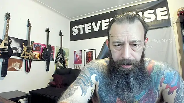 Snapshot of StevenRiseNYC chatting on November 9, 2025, 2:26 pm StevenRiseNYC online show from November 9, 2025, 2:26 pm