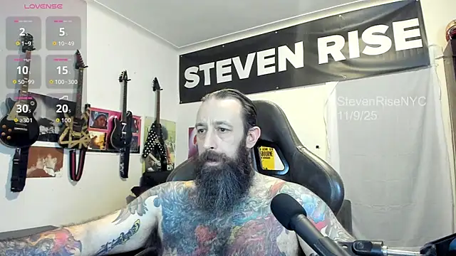 Snapshot of StevenRiseNYC chatting on November 11, 2025, 2:44 am StevenRiseNYC online show from November 11, 2025, 2:44 am