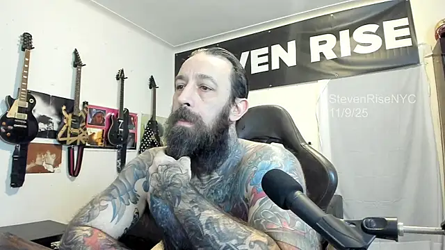 Snapshot of StevenRiseNYC chatting on November 11, 2025, 2:50 pm StevenRiseNYC online show from November 11, 2025, 2:50 pm