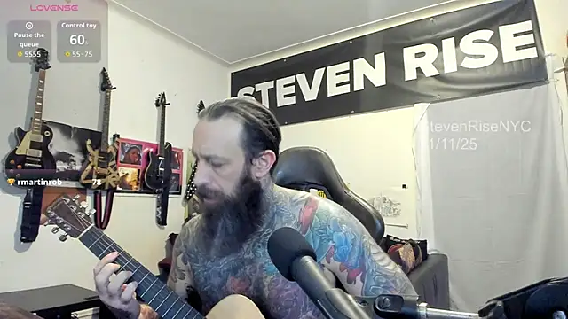Snapshot of StevenRiseNYC chatting on November 12, 2025, 2:56 am StevenRiseNYC online show from November 12, 2025, 2:56 am