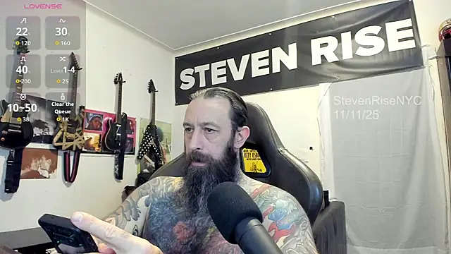 Snapshot of StevenRiseNYC chatting on November 12, 2025, 3:01 pm StevenRiseNYC online show from November 12, 2025, 3:01 pm