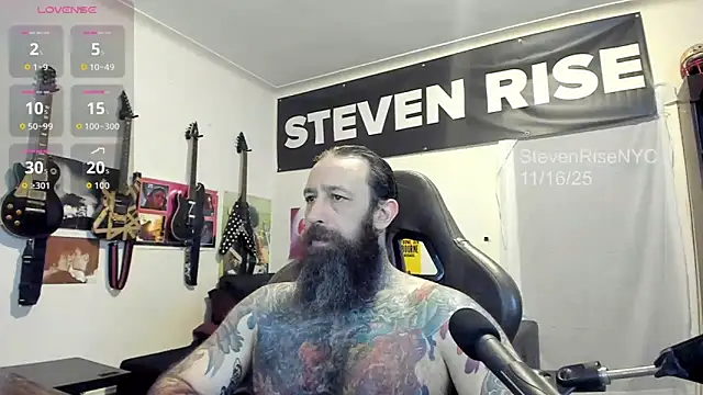 Snapshot of StevenRiseNYC chatting on November 16, 2025, 10:59 pm StevenRiseNYC online show from November 16, 2025, 10:59 pm