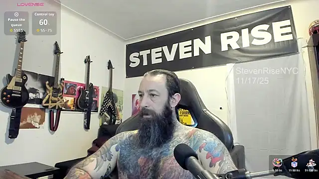 Snapshot of StevenRiseNYC chatting on November 17, 2025, 1:39 pm StevenRiseNYC online show from November 17, 2025, 1:39 pm