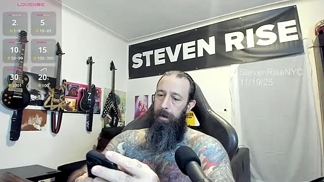 Snapshot of StevenRiseNYC chatting on November 20, 2025, 1:39 am StevenRiseNYC online show from November 20, 2025, 1:39 am