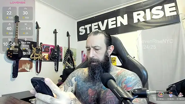 Snapshot of StevenRiseNYC chatting on November 24, 2025, 11:04 pm StevenRiseNYC online show from November 24, 2025, 11:04 pm