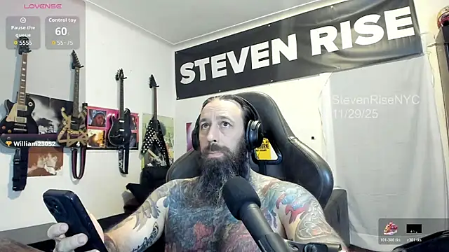 Snapshot of StevenRiseNYC chatting on November 30, 2025, 1:09 am StevenRiseNYC online show from November 30, 2025, 1:09 am