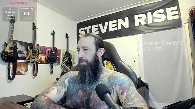 Snapshot of StevenRiseNYC chatting on December 1, 2025, 1:27 pm StevenRiseNYC online show from December 1, 2025, 1:27 pm