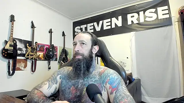 Snapshot of StevenRiseNYC chatting on December 2, 2025, 1:39 pm StevenRiseNYC online show from December 2, 2025, 1:39 pm